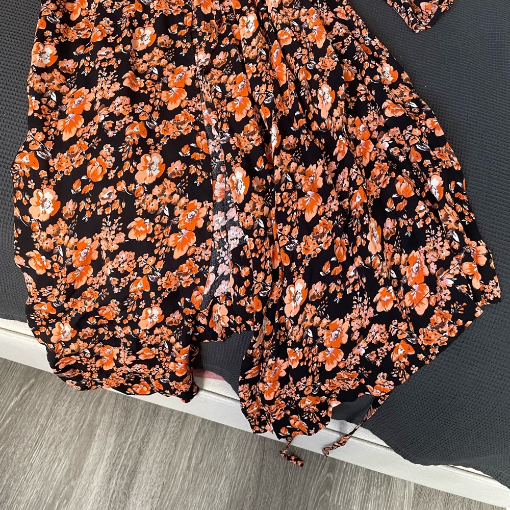 NWT FLORAL DRESS - Picture 3 of 7